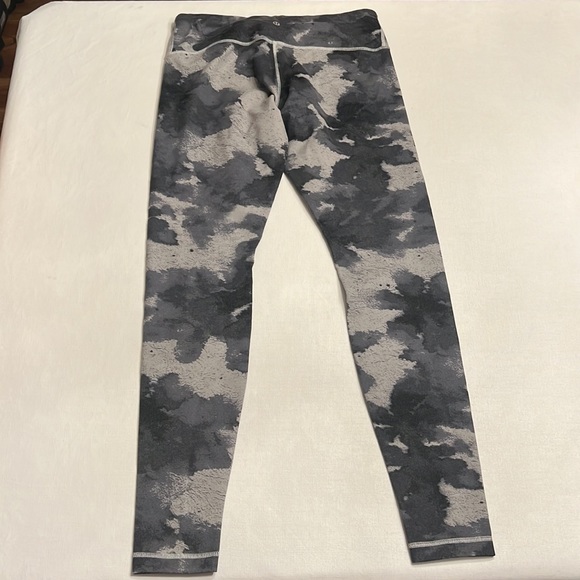 7. Lululemon Wunder Under MidRise Pant Floral Platoon Silver Spoon Ambient Grey - Picture 4 of 7